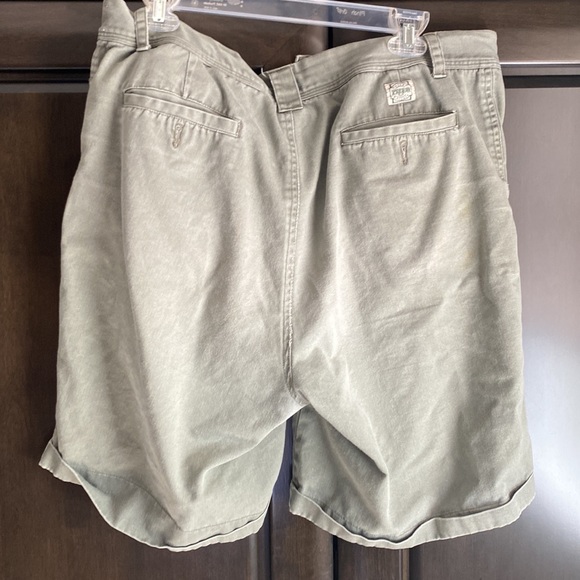 Vintage pleated Bermuda shorts with side pockets - Picture 7 of 8